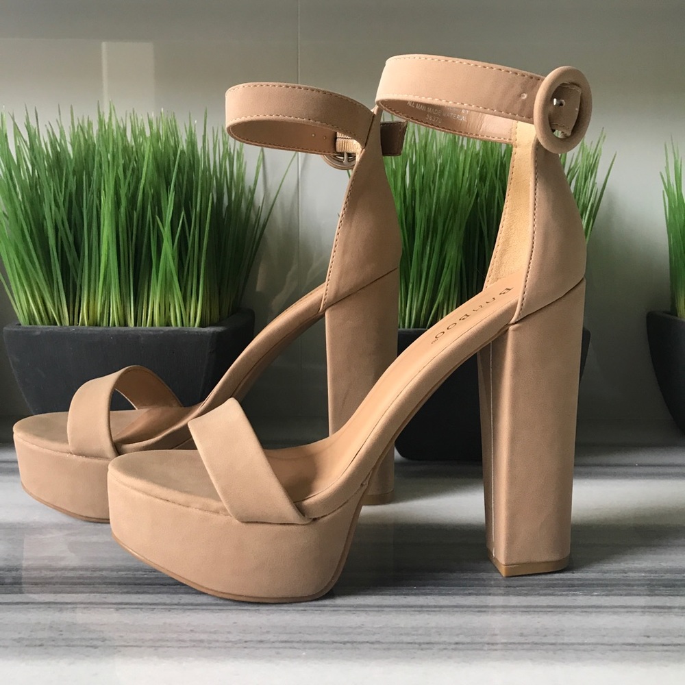 NWOT Nude Bamboo Platform Strappy Heels